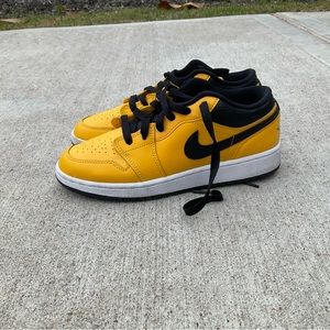 Kids yellow air Jordan’s